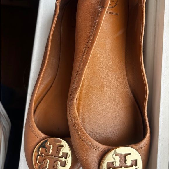 Tory Burch Tan Leather Flats with Gold Logo - Picture 7 of 7